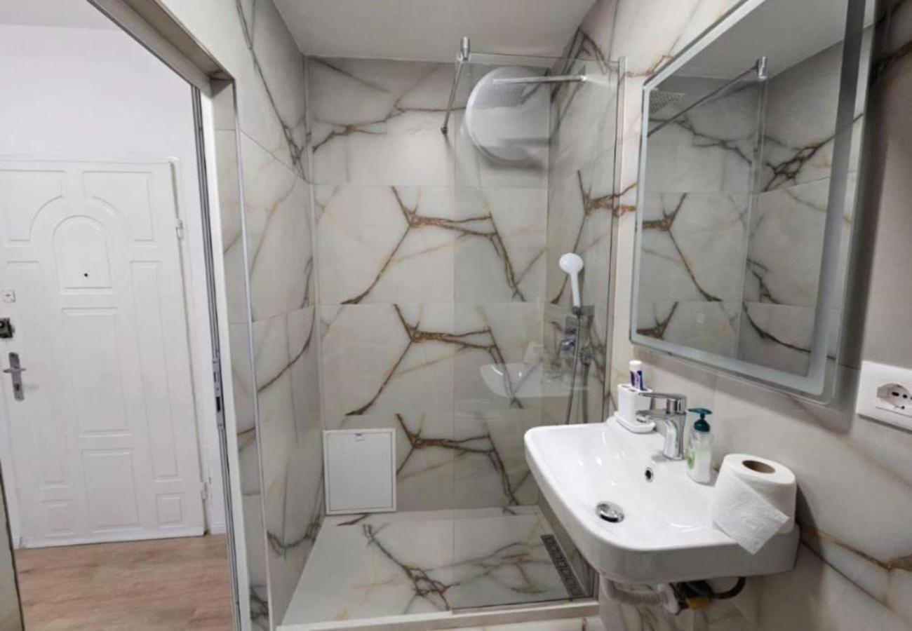 Kalpazo Myslym Shyri Tirana Apartment Luaran gambar